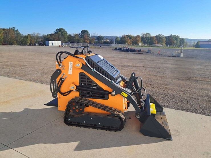2025-landhero-mini-stand-on-skid-loader-image-2