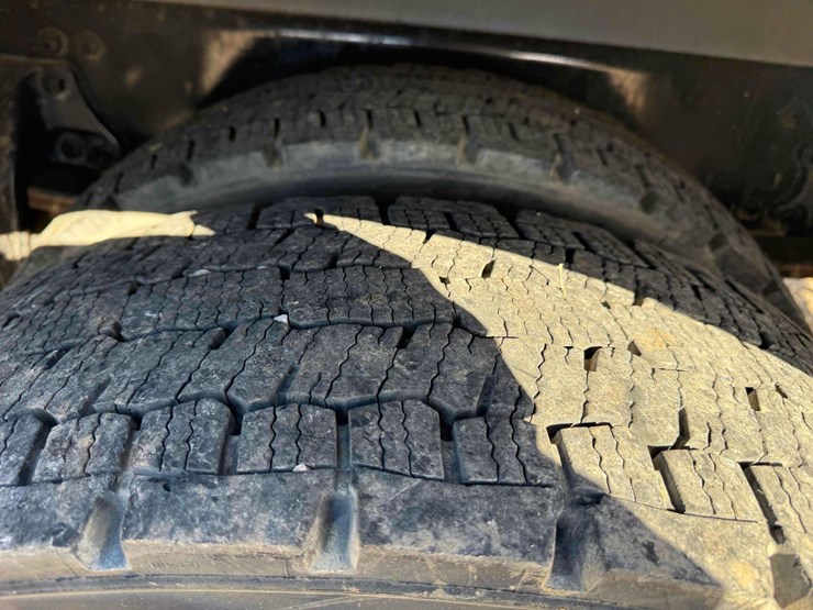 2017-freightliner-m2-106-image-10