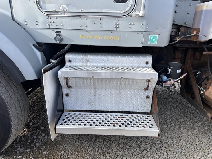 2005-kenworth-t800-image-12