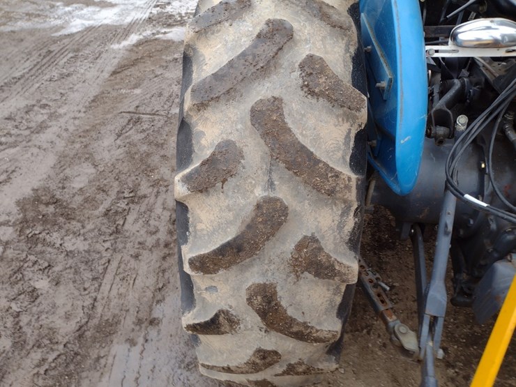 new-holland-3930-image-19