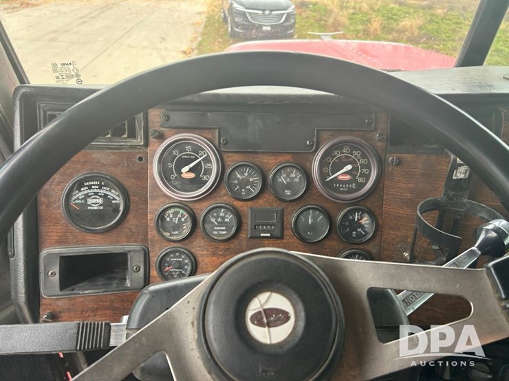 1999-peterbilt-379-image-56