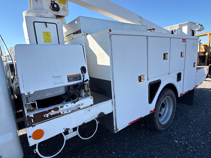 2012-ford-f550-image-8