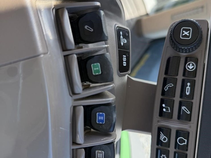 john-deere-8245r-image-46