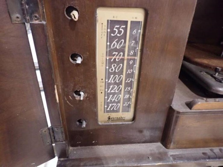 antique-25-in.-x-32-in.-x-15-in.-radio-cabinet/-image-3