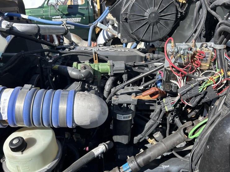 2017-peterbilt-337-image-79