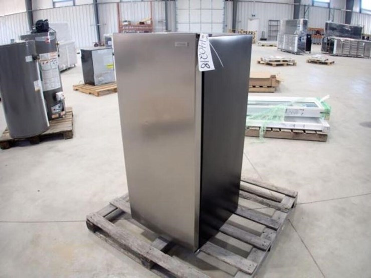 vissani-7.1-cu-ft-upright-freezer-image-1