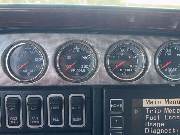 2010-international-lf517-lone-star-dump-truck-image-56