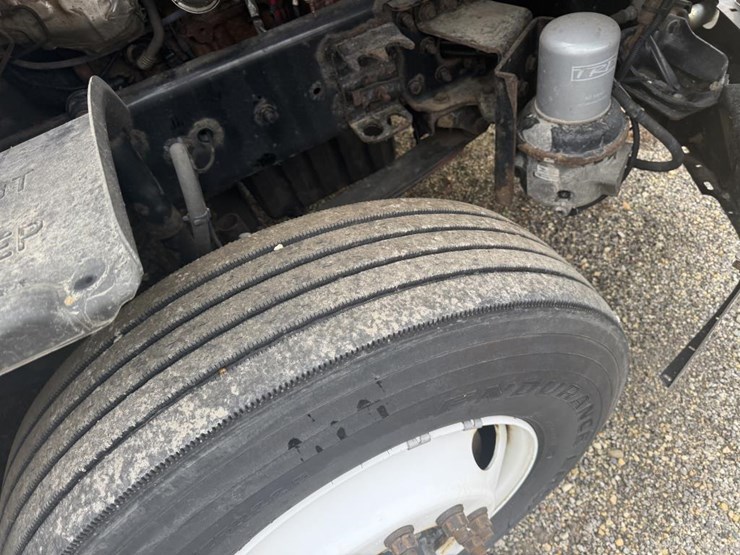 #1175-•-2016-freightliner-cascadia-day-cab-truck-tractor-image-63