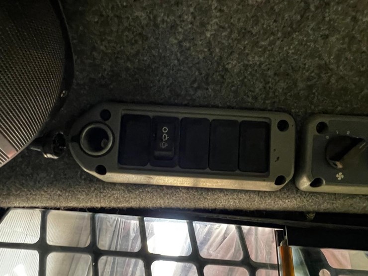 bobcat-s330-image-26