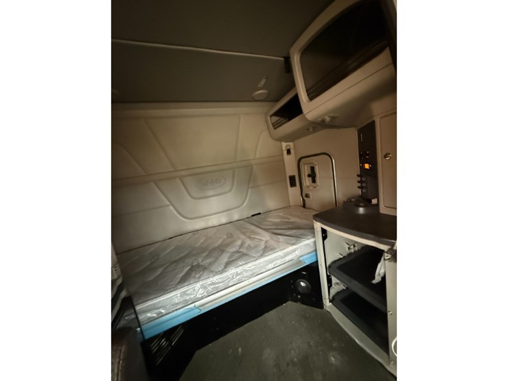 2020-peterbilt-579-image-26