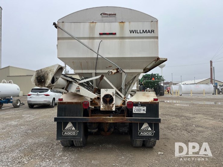 2001-peterbilt-330-image-8