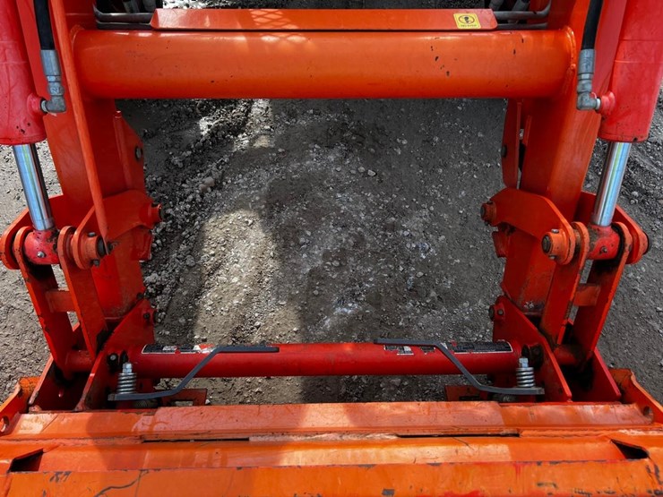 2010-kubota-m8540-image-10