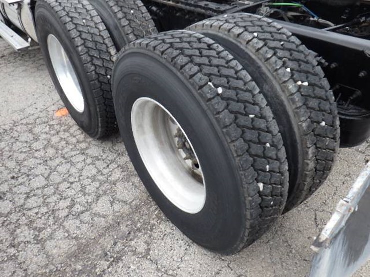 freightliner-cascadia-126-image-11