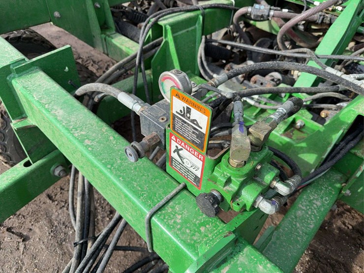 2011-john-deere-1990-image-22