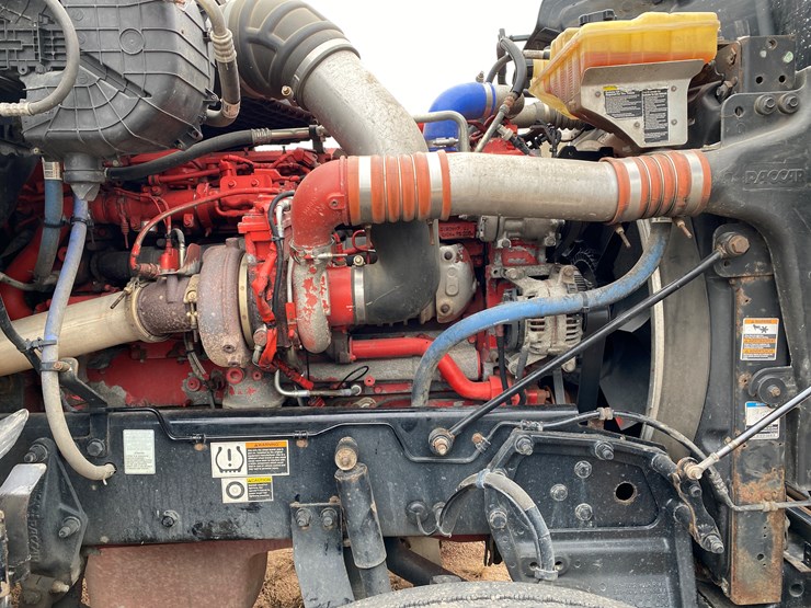 peterbilt-567-image-22