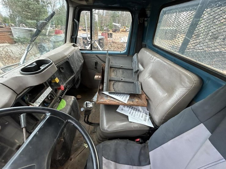 international-4700-image-44