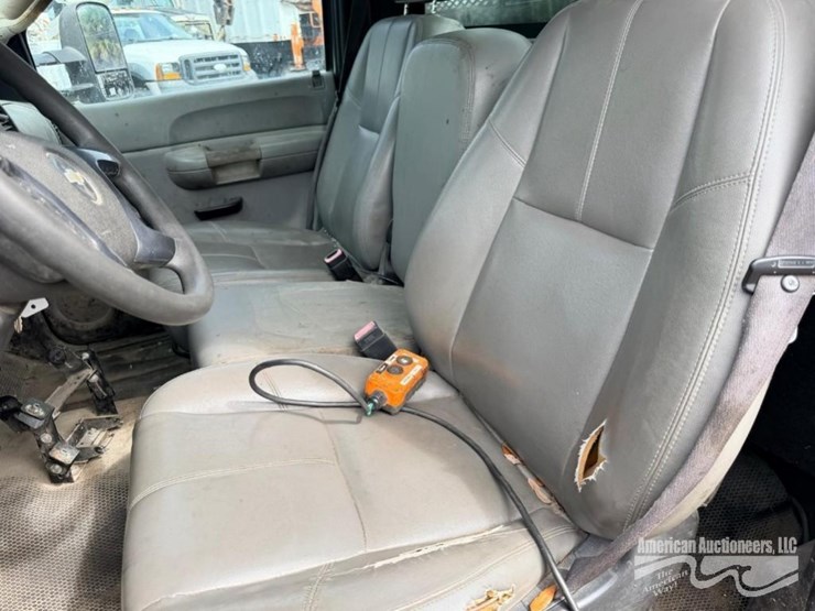 2009-chevrolet-silverado-3500-image-13