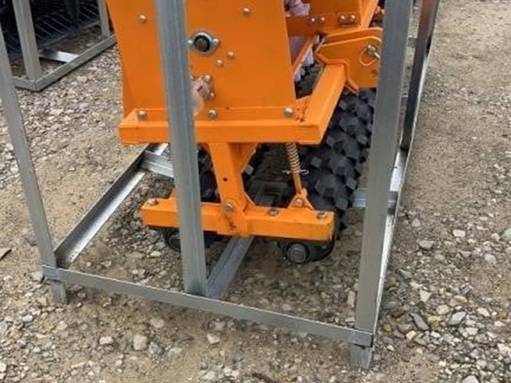 caterpillar-12-image-3