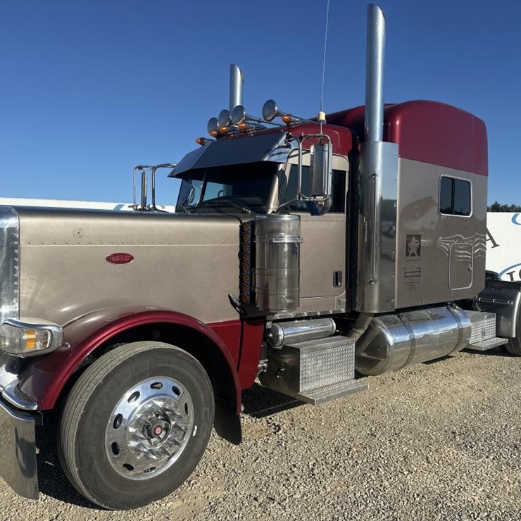 2012 PETERBILT 389