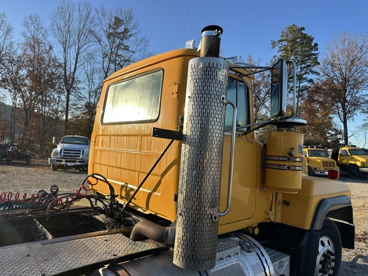 1996-mack-rd688s-image-19