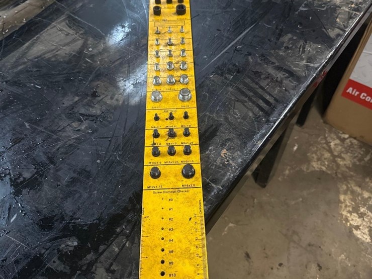 wall-hung-screw,-thread,-bolt-checker-display-image-1