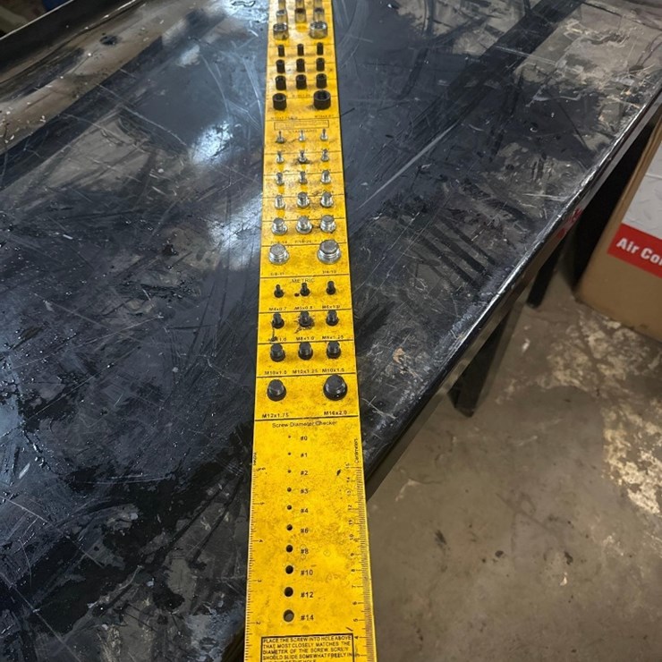 Wall Hung screw, thread, bolt checker Display