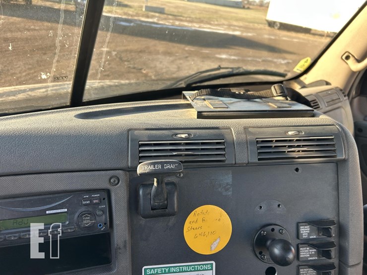 2012-freightliner-cascadia-125-image-29