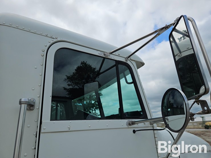 freightliner-fld112-image-14