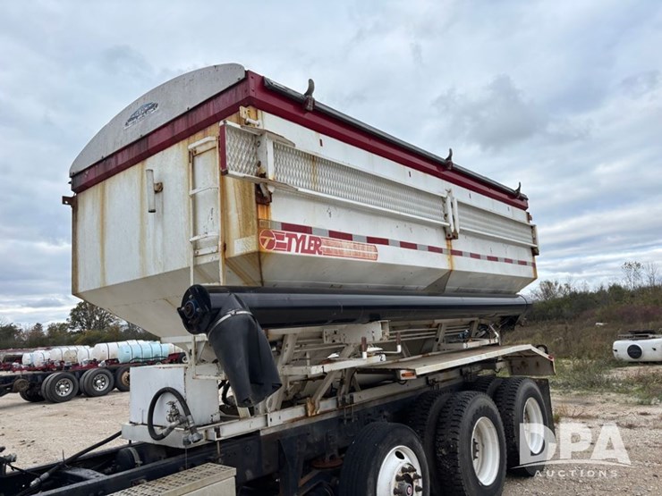 freightliner-fld112-image-47