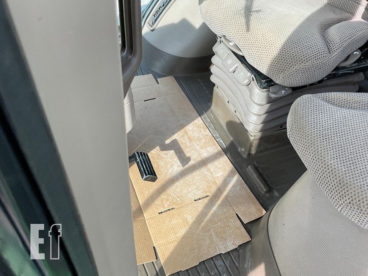 john-deere-8310rt-image-46