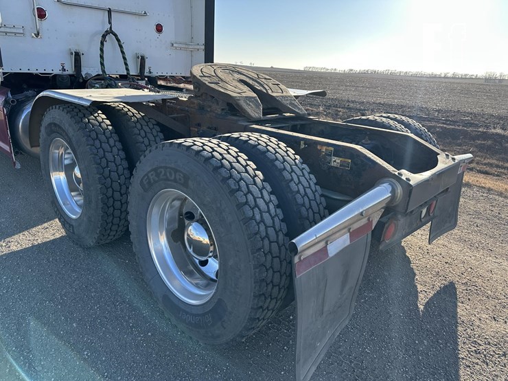 2014-peterbilt-386-image-11