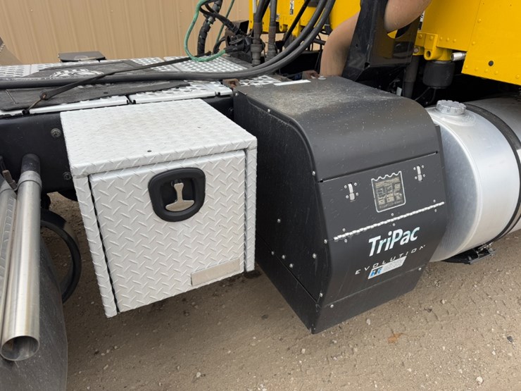 2019-kenworth-t680-image-22