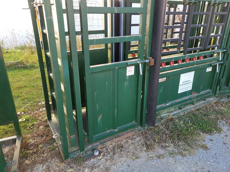 arrow-farmquip-8400-q-catch-cattle-squeeze-chute-w/alley-way---like-new-image-26