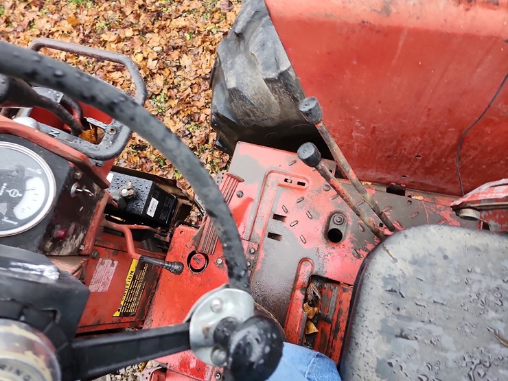 1976-ih-1066-diesel-tractor-image-22