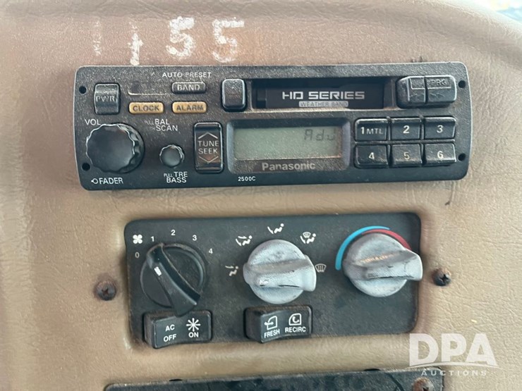 2001-peterbilt-330-image-55