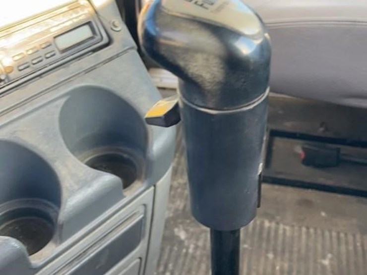 2004-freightliner-columbia-120-image-18