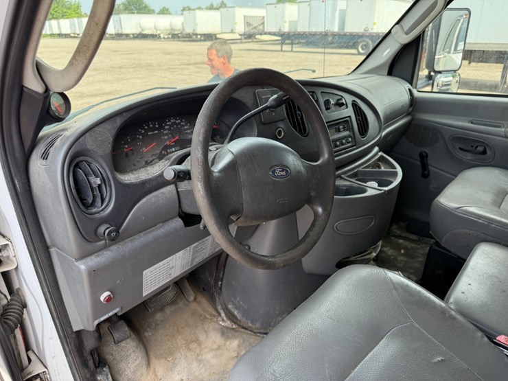 2007-ford-e450-image-17