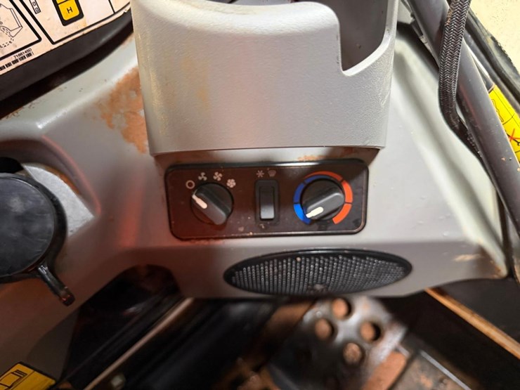 2021-bobcat-t595-image-25