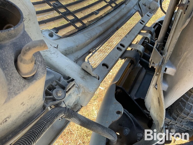 2004-freightliner-columbia-120-image-17