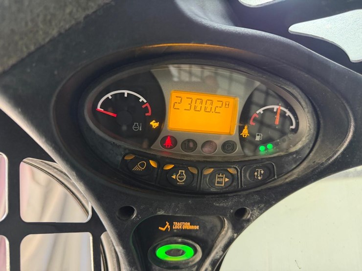 2022-bobcat-t770-image-22