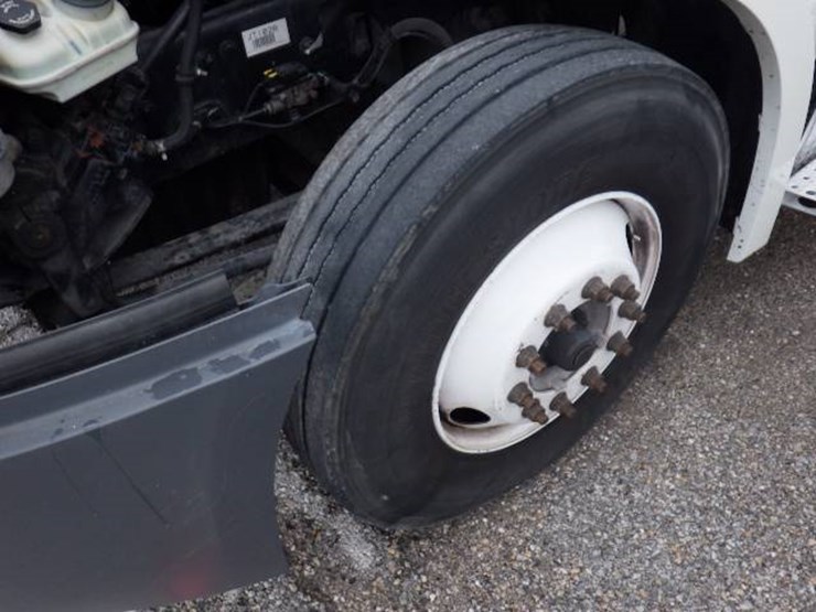 freightliner-cascadia-126-image-23