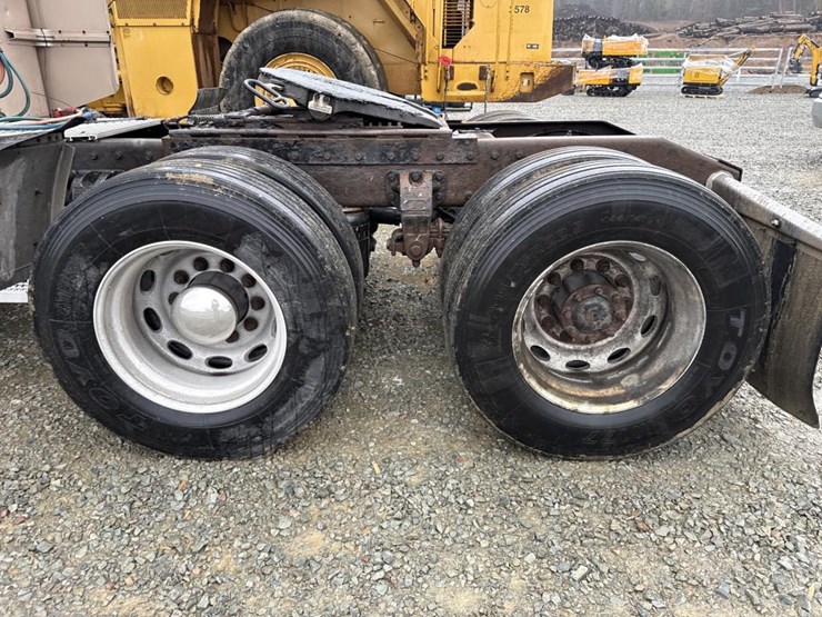 1999-peterbilt-379-image-100