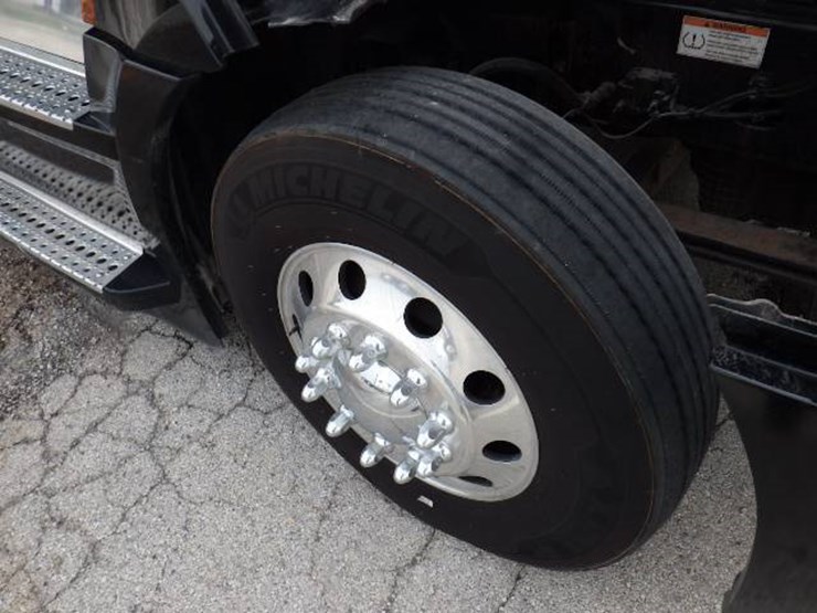 2021-freightliner-cascadia-126-image-30