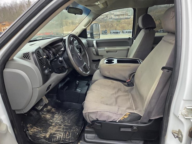 2011-gmc-2500-image-49