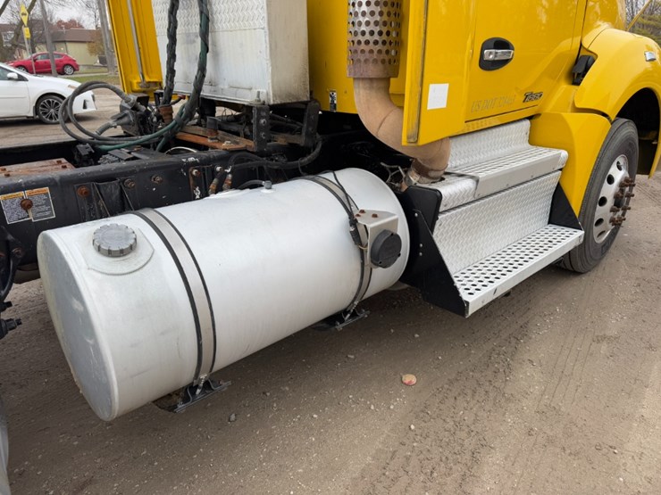 2019-kenworth-t880-image-21