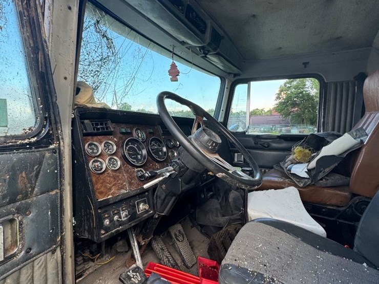 kenworth-t600-image-8