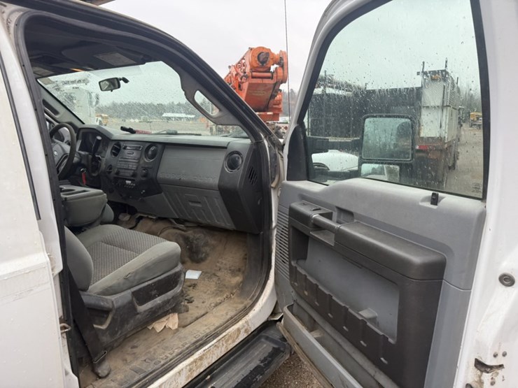 2012-ford-f550-image-28