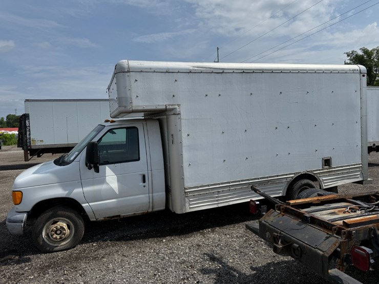 2007-ford-e450-image-13