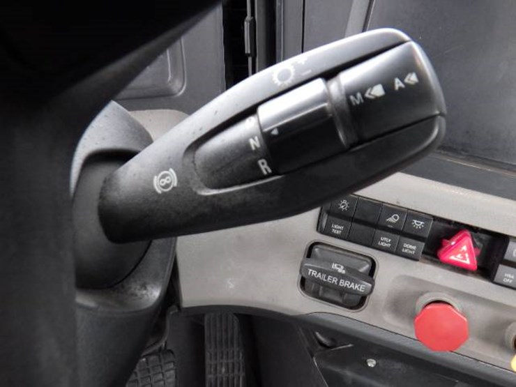 freightliner-cascadia-126-image-18