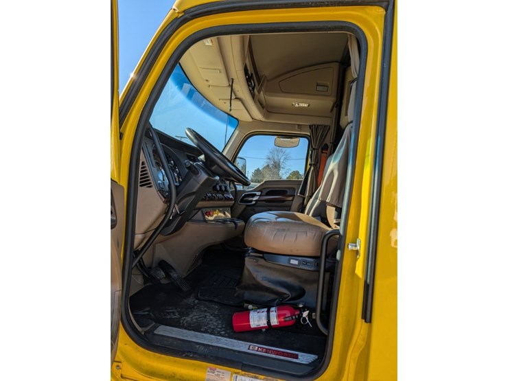 2020-kenworth-t680-image-23